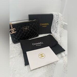 NEW CHANEL Makeup GWP Quilted Cosmetic Pouch With Gold CC Zipper